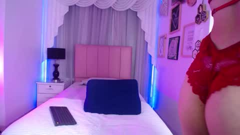 Isabelle Daza online show from December 17, 12:22 pm