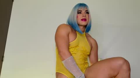 Isabella Hilton online show from November 6, 9:04 pm