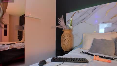 jacky_wolf1 online show from March 9, 6:22 pm