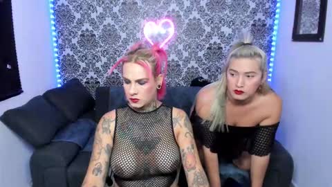 Snapshot of jdstudio chatting on October 18, 4:16 am . Julianita y Valery . online show from October 18, 4:16 am
