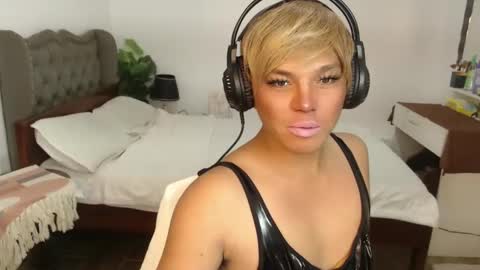 jesie_hot69 online show from February 24, 1:21 pm