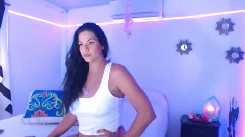 JESSI GOMEZ online show from November 18, 1:00 pm