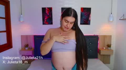 Snapshot of julietta_colleman chatting on October 1, 8:09 pm Juli online show from October 1, 8:09 pm