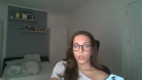 kaililaof online show from December 20, 12:38 am