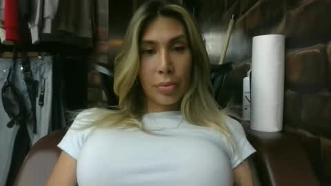 karol28g online show from February 10, 11:56 pm