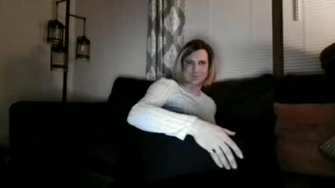 katieutopia online show from January 8, 3:32 am