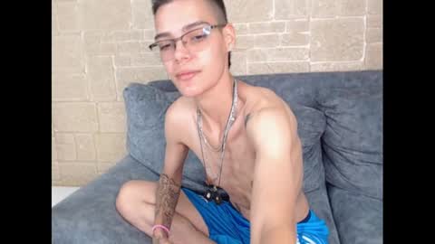 kenn_boy_ online show from January 22, 3:29 pm