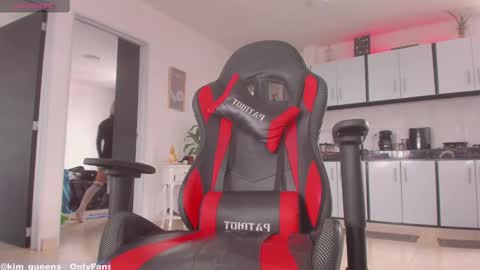 Snapshot of kim_hugecock chatting on February 17, 4:26 pm KIM QUEENS online show from February 17, 4:26 pm