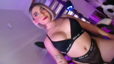 Snapshot of kiramillerxx chatting on September 12, 2:53 am Its your girl KIRA online show from September 12, 2:53 am