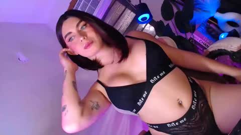 Snapshot of kiramillerxx chatting on October 22, 2:13 am Its your girl KIRA online show from October 22, 2:13 am