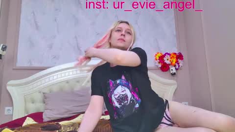 Evelyn online show from May 10, 2:44 pm