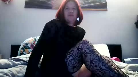 ladyrainbowfox online show from October 2, 9:03 pm