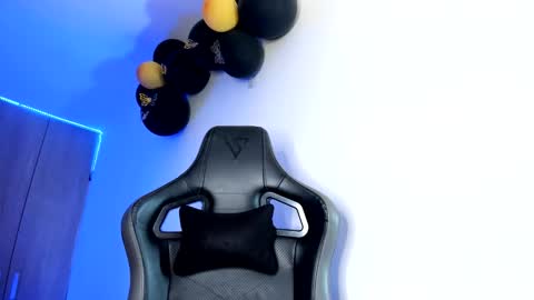 instagramlatin goddessx   im nikoll online show from December 4, 5:11 am