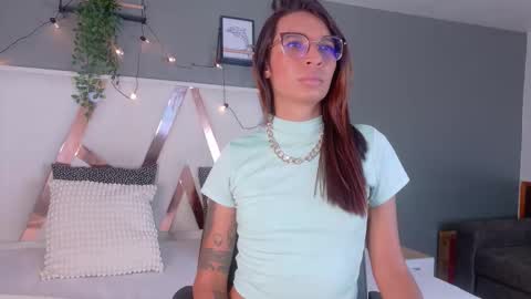 Snapshot of lauraagomezz__ chatting on October 20, 8:01 pm lauraagomezz__ online show from October 20, 8:01 pm
