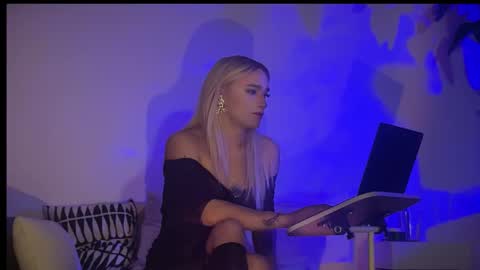 legsylegsinton online show from March 22, 12:37 am