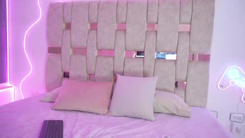 liasuaza online show from March 30, 2:40 pm