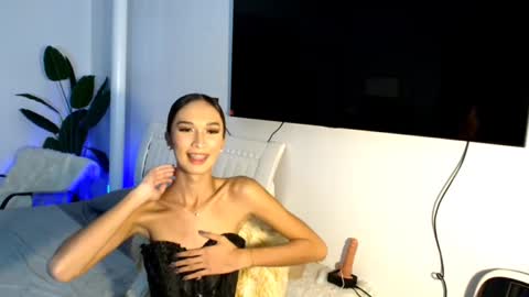 lillyholland online show from February 16, 9:37 am