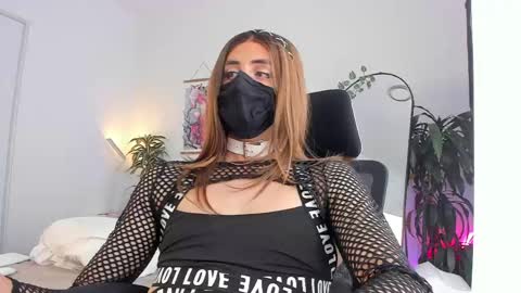 Lily Reina online show from May 13, 7:12 pm
