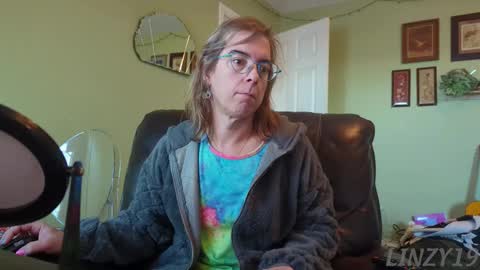 Linzy19 online show from November 17, 2:28 pm