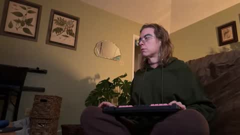 Linzy19 online show from February 1, 3:05 am