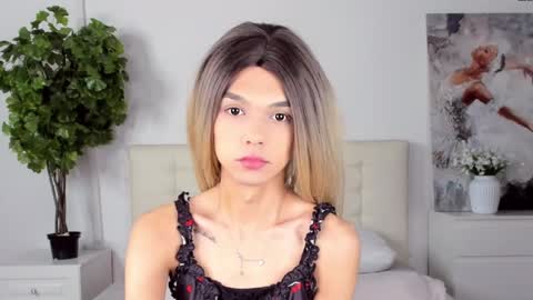 lizzydelrey online show from April 7, 2:23 am