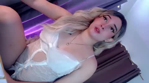 lovely_irene1 online show from March 1, 5:09 am