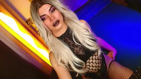 lovelymiss_shyna11 online show from May 16, 10:36 am