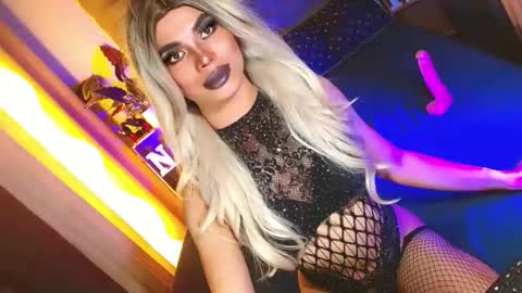 lovelymiss_shyna11 online show from May 24, 6:27 pm
