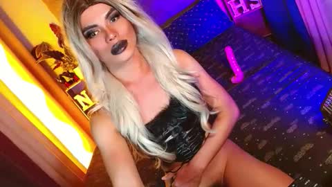 lovelymiss_shyna11 online show from May 26, 12:07 am
