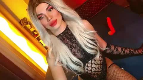 lovelymiss_shyna11 online show from May 27, 5:32 pm