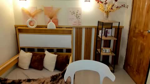 lucyvane online show from February 2, 7:35 pm