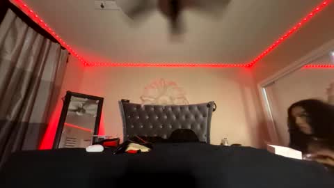 luvvlee online show from October 16, 11:59 pm