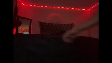 luvvlee online show from November 6, 3:34 pm