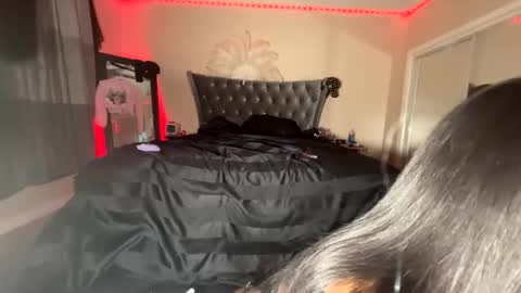 luvvlee online show from March 21, 12:54 pm