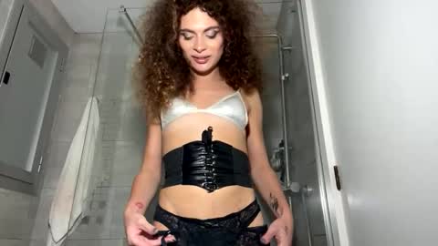 Snapshot of maya632713 chatting on October 18, 7:50 pm Maya transgirl online show from October 18, 7:50 pm