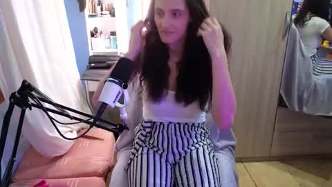 Megumi  Aina online show from October 25, 5:30 pm