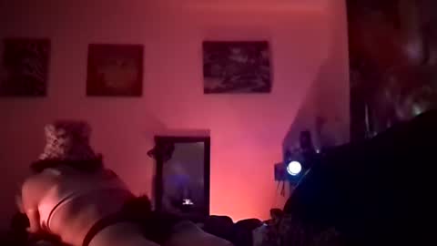 Snapshot of merelyalover chatting on March 4, 4:06 am gurlnips online show from March 4, 4:06 am