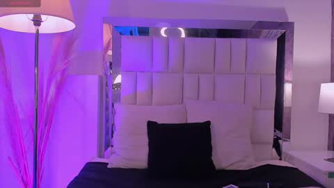 Mia Valentine online show from December 8, 7:26 am