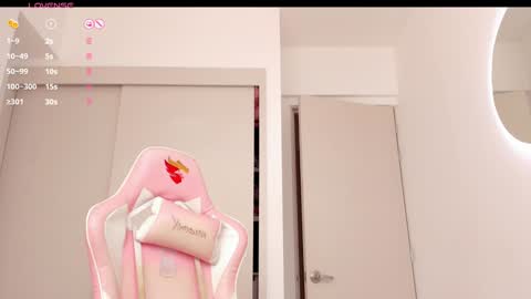 Snapshot of mia_yourmommy chatting on December 18, 12:51 pm online show from December 18, 12:51 pm