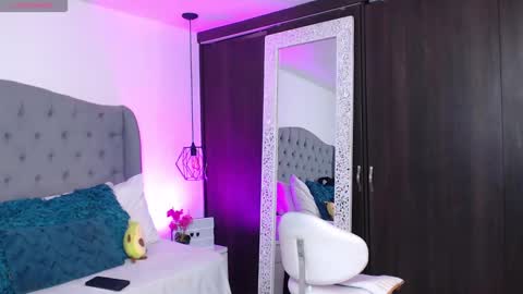 Snapshot of miaromanove_ss chatting on December 14, 4:34 am Mia Romanove online show from December 14, 4:34 am