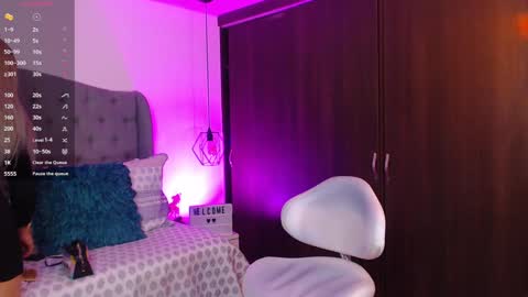 Snapshot of miaromanove_ss chatting on January 7, 5:02 am Mia Romanove online show from January 7, 5:02 am