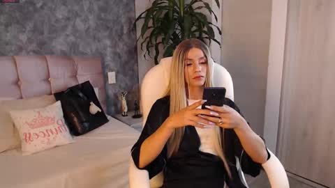 Snapshot of miaromanove_ss chatting on September 11, 6:32 am Mia Romanove online show from September 11, 6:32 am