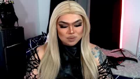 Snapshot of michellevixen921 chatting on October 30, 6:18 pm Michelle online show from October 30, 6:18 pm