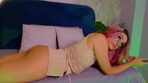 mika_velvet online show from March 25, 9:41 pm