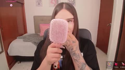 Miley online show from December 3, 2:32 pm