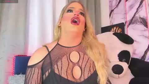 kassandra lazcano online show from June 14, 1:39 am