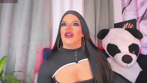 kassandra lazcano online show from June 26, 1:43 am