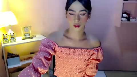 Mocha Locca  online show from December 30, 6:38 pm