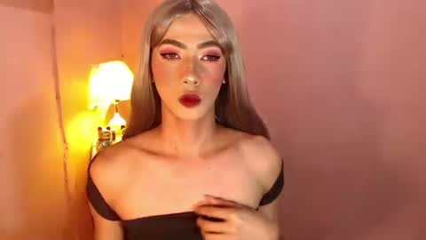 Mocha Locca  online show from January 20, 1:00 pm