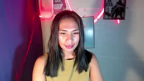 Snapshot of mouiline_rouge69 chatting on February 13, 1:33 am mouiline_rouge69 online show from February 13, 1:33 am